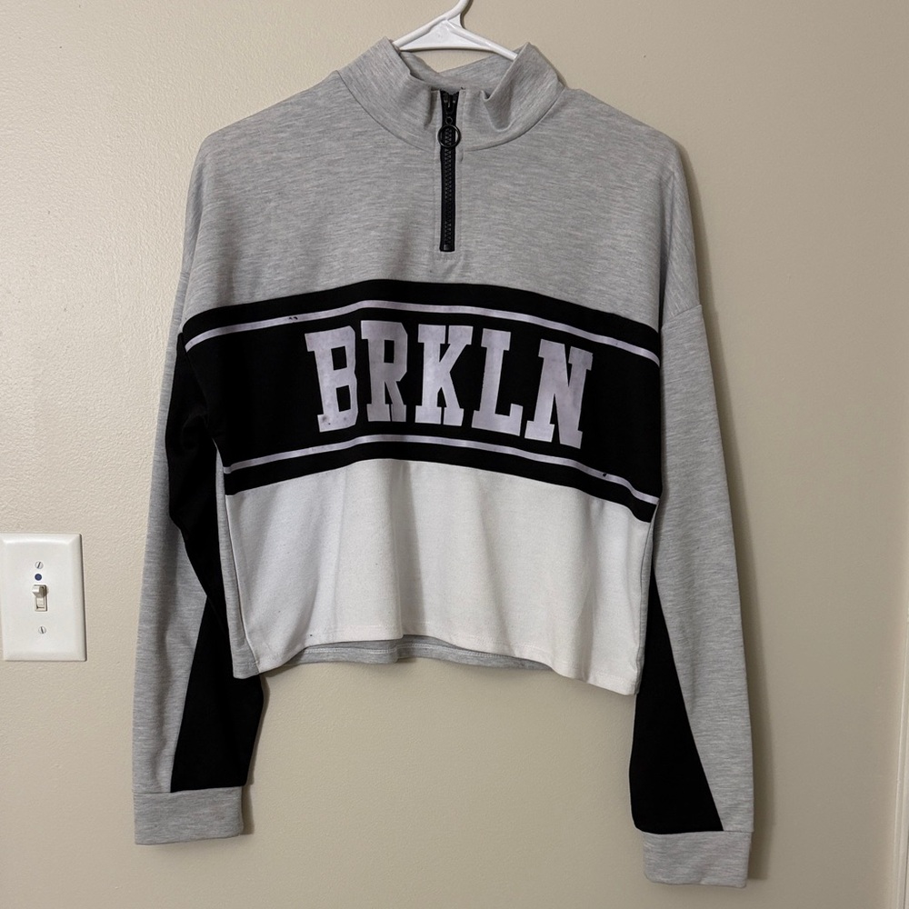 Women's Gray and Black Sweater